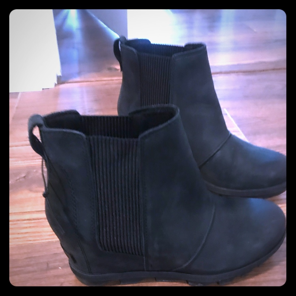 Like new sorel Joan of artic II Chelsea wedge boot